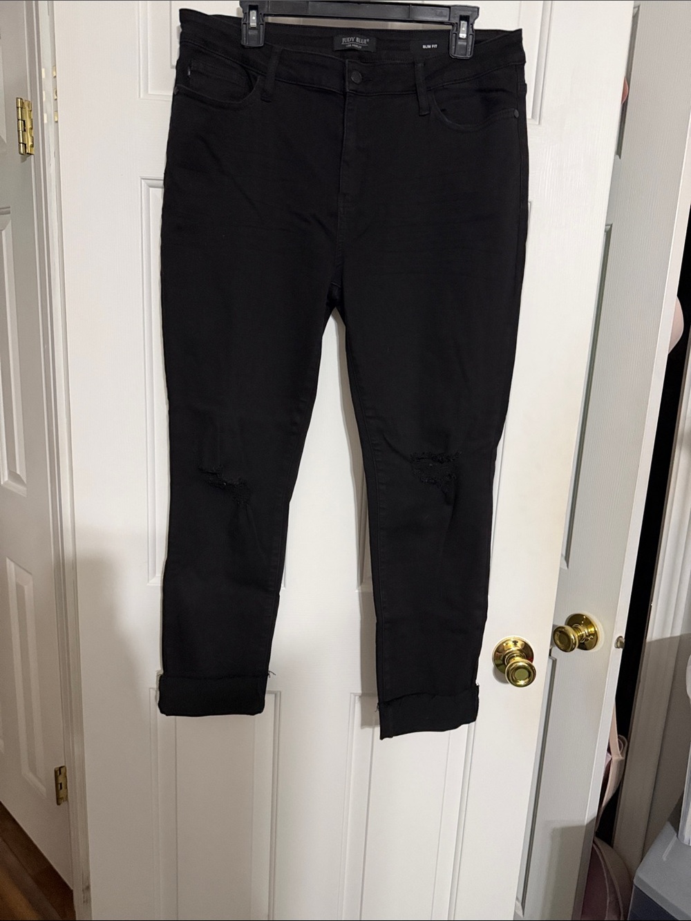 Judy Blue Black Cropped Distressed Ankle Jeans